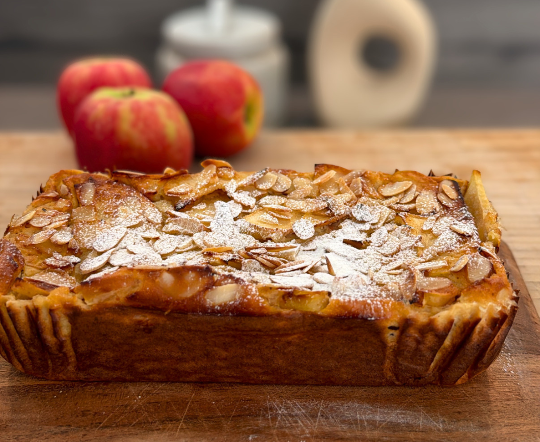 High-Protein Apple Skyr Cake